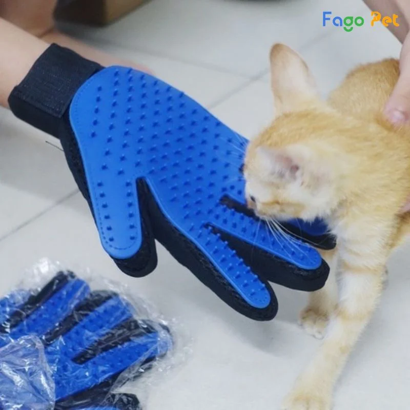 găng tay chải lông rụng chó mèo