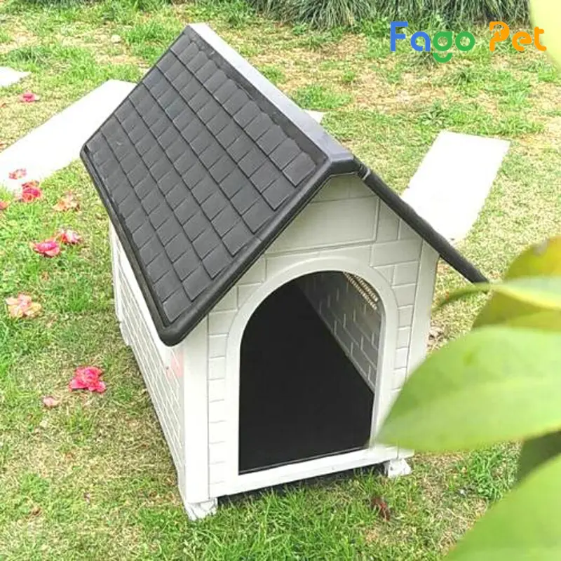 Nhà cho chó Pug bằng nhựa mái tam giác